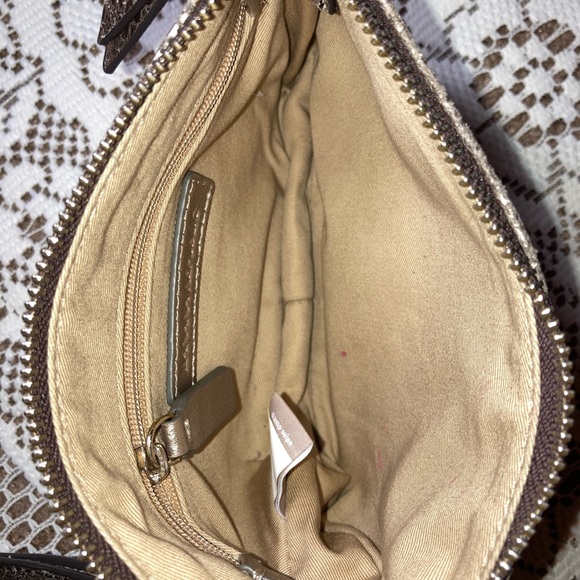 BR expandable wristlet - Picture 3 of 7